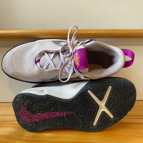 Nike Team Hustle D10 Basketball shoes - Picture 2 of 5